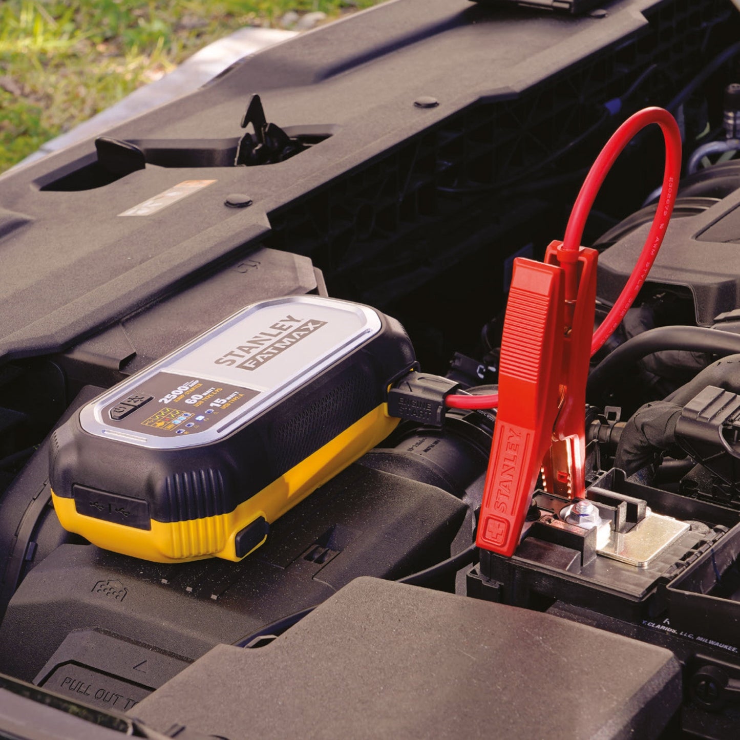 Stanley FatMax 2500A, Lithium Jump Starter With 60W USB Type C-PD, 25W USB Type C-PD and 15W USB Type - A, Includes clamps